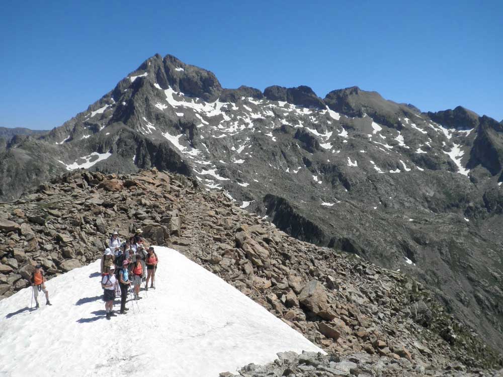 Randonnée au sommet de la vésubie face au Mont Gélas, point culminant du Mercantour