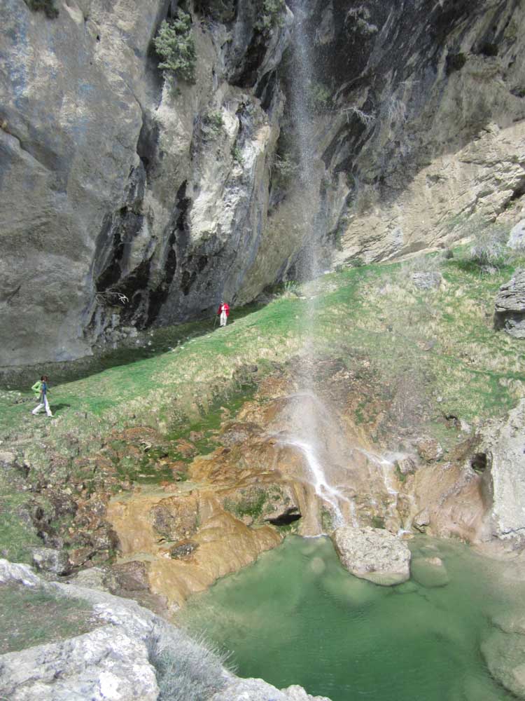 randonnée cascade et dolmens en pays grassois